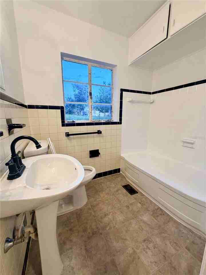 511 N Kentucky Ave - Photo 4 of 10