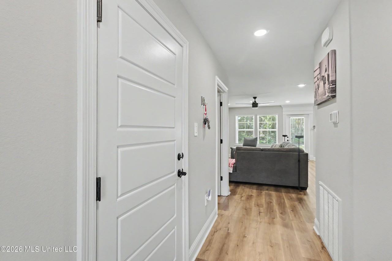 11274 Shorecrest Rd - Photo 3 of 28