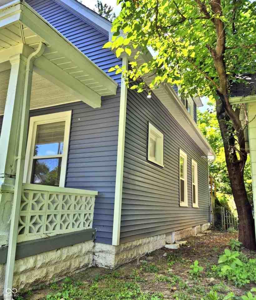 1820 Singleton St - Photo 3 of 30
