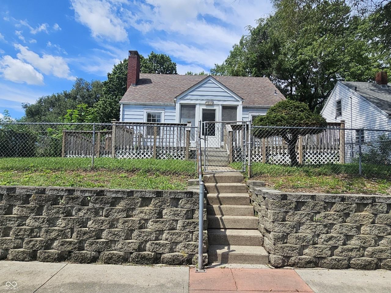 2307 Arrow Ave - Photo 2 of 21