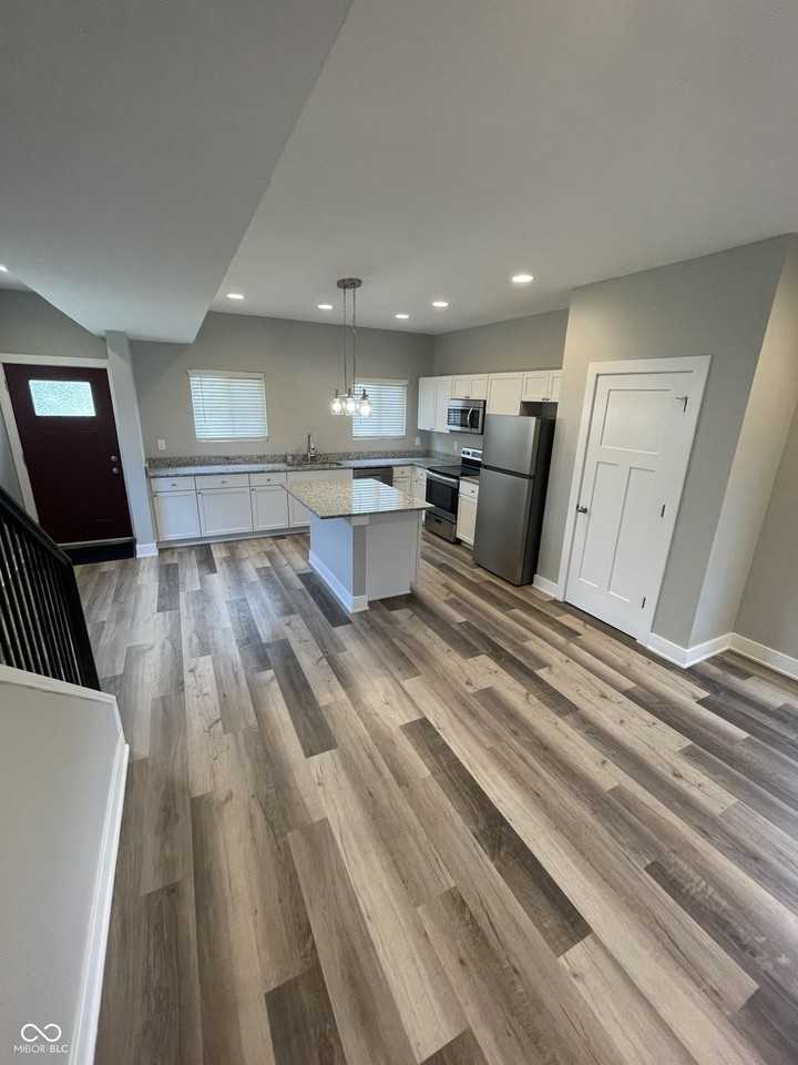2641 E 18th St - Photo 4 of 18
