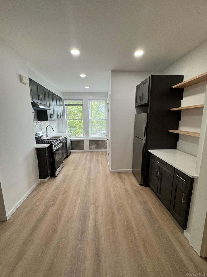 7227 68th St - Photo 2 of 4