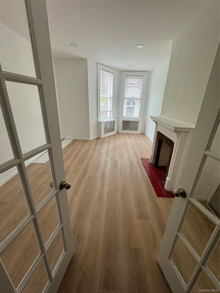 7227 68th St - Photo 3 of 4