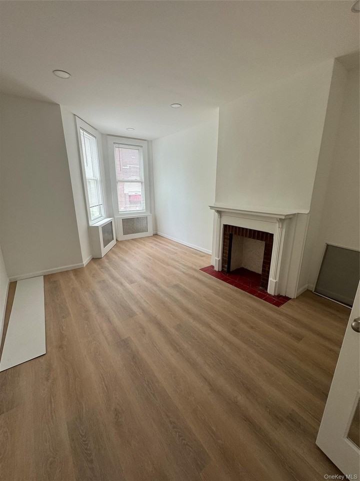 7227 68th St - Photo 4 of 4