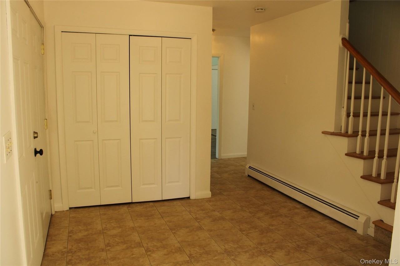 8 Tanglewood Dr - Photo 2 of 47