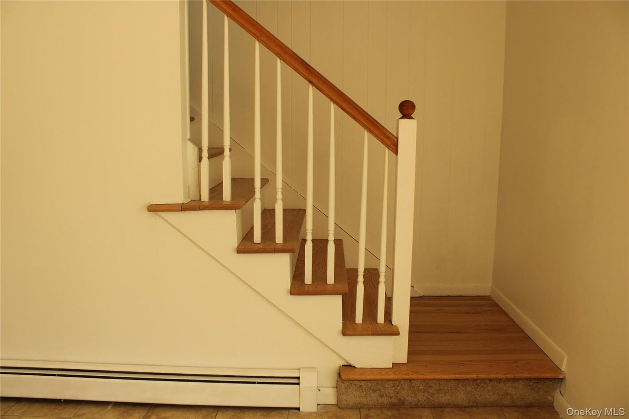 8 Tanglewood Dr - Photo 3 of 47