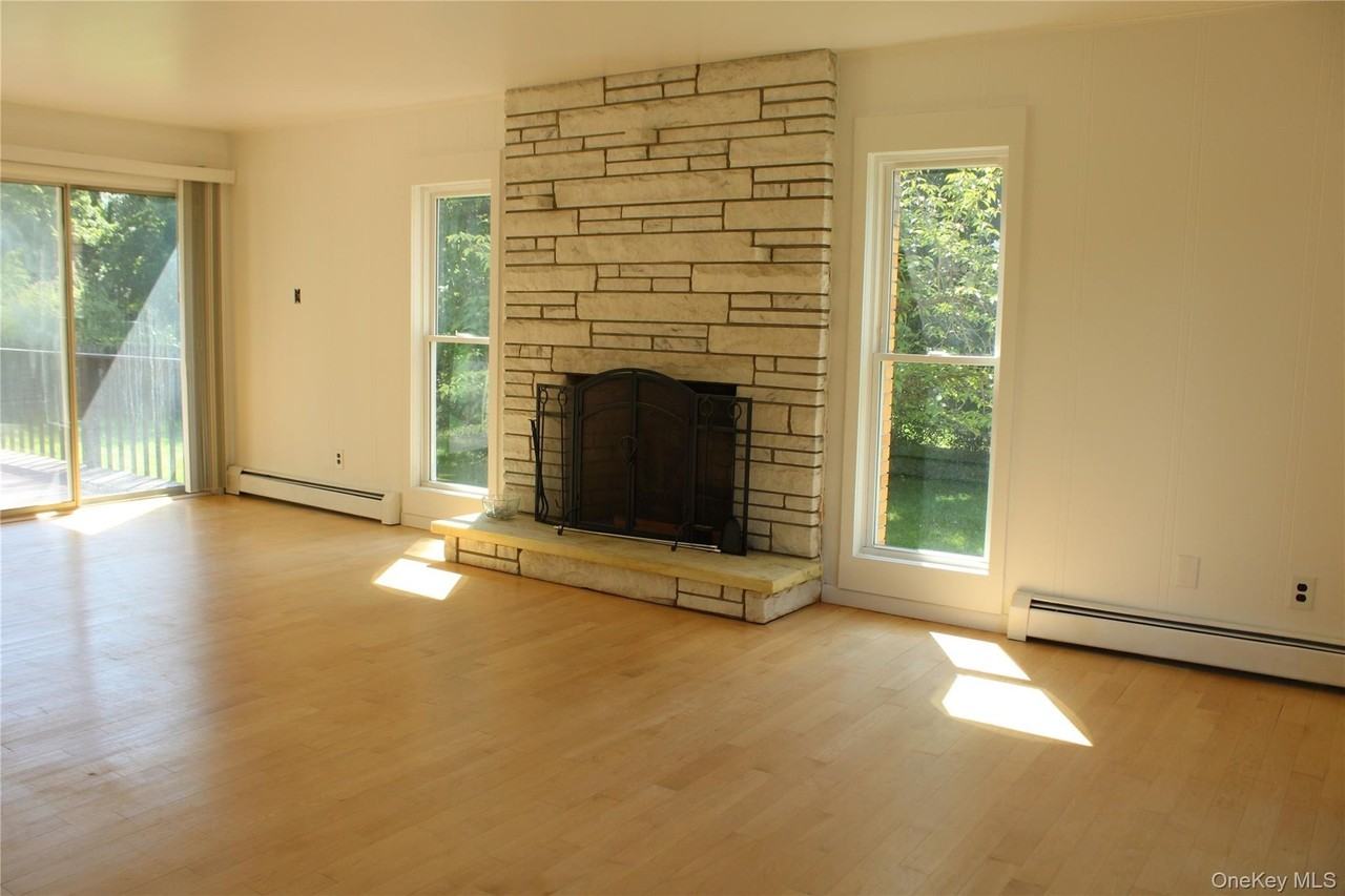 8 Tanglewood Dr - Photo 4 of 47