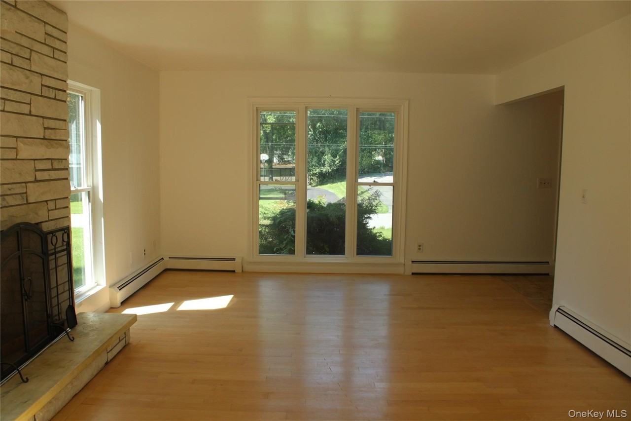 8 Tanglewood Dr - Photo 5 of 47