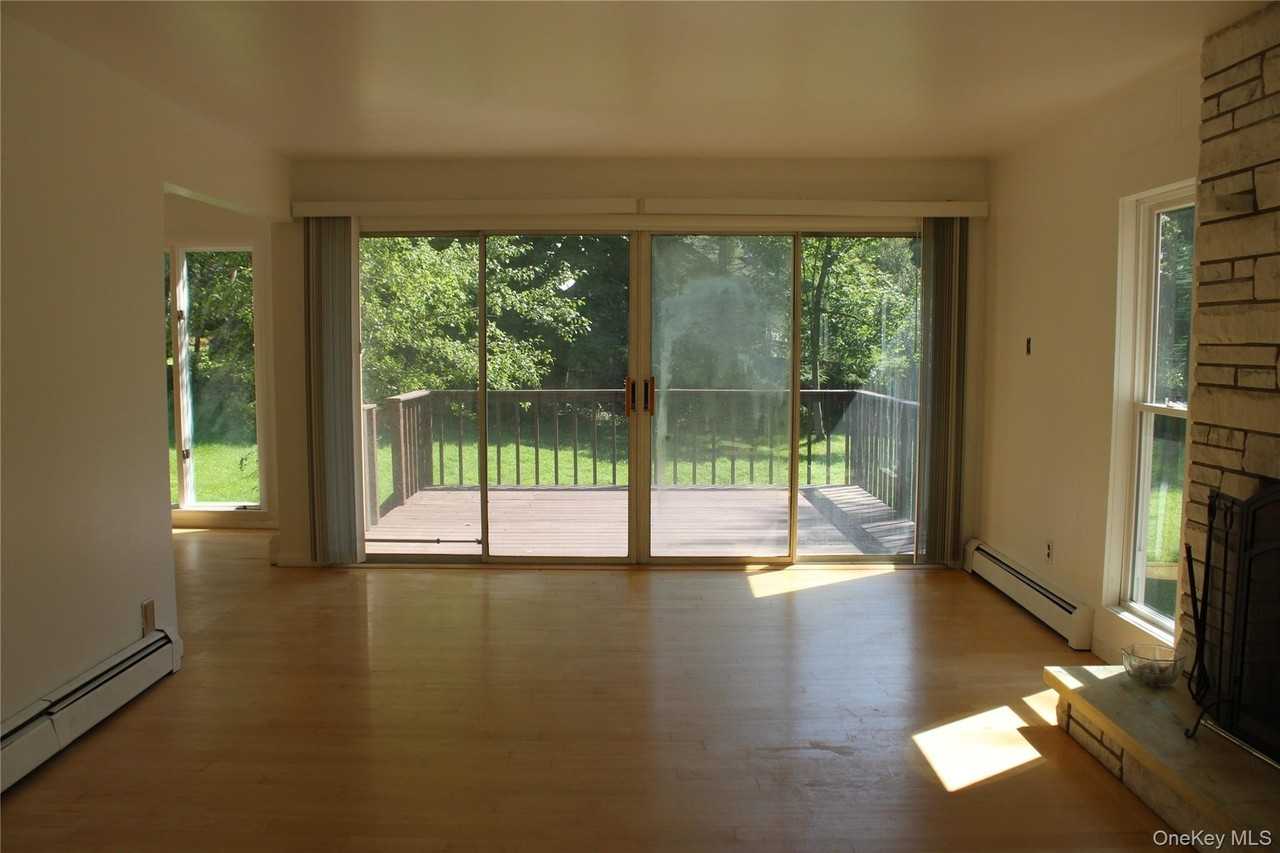 8 Tanglewood Dr - Photo 6 of 47