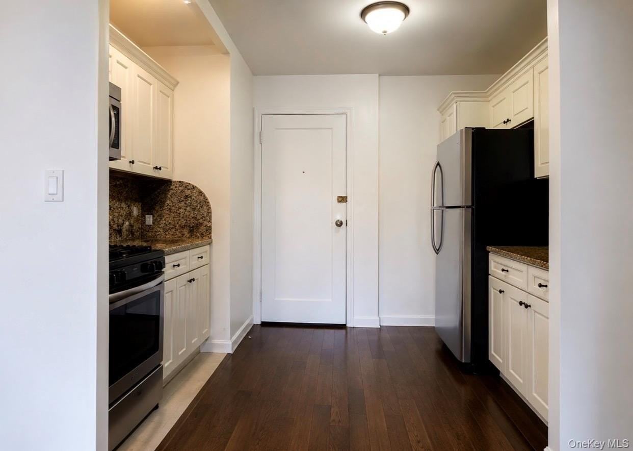 3730 83rd St #5L - Photo 3 of 8