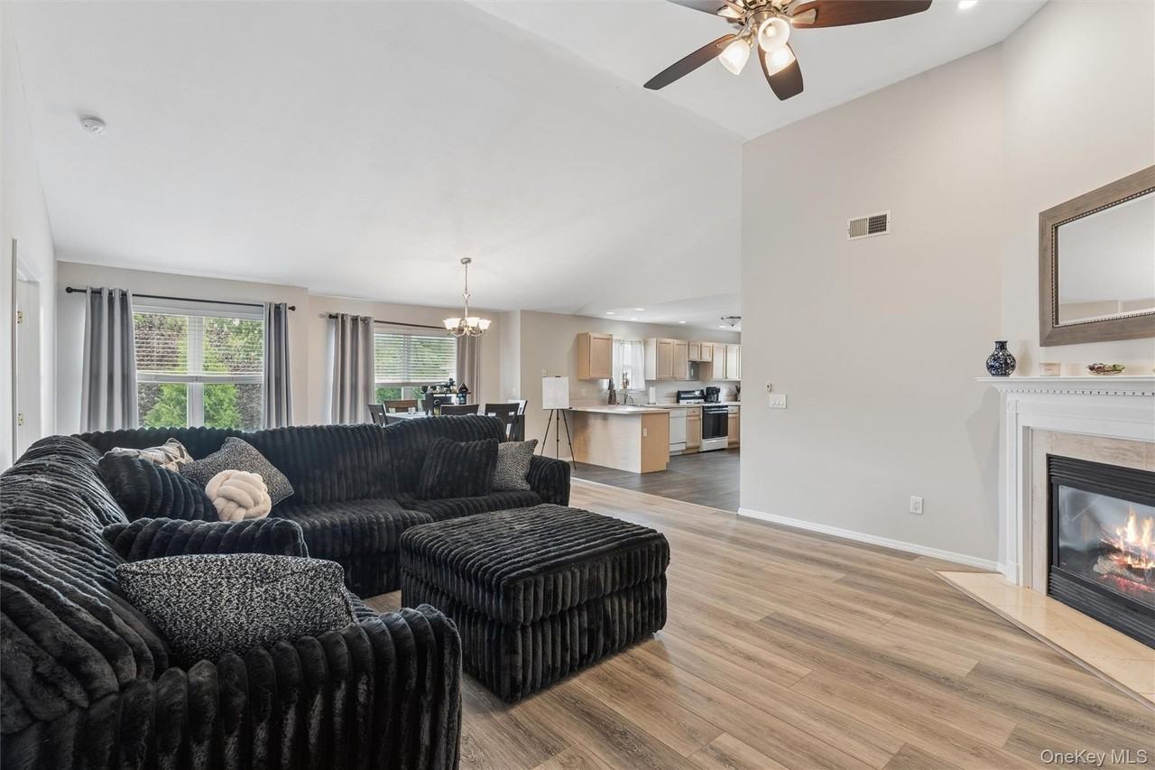 3002 Willow Pond Dr - Photo 6 of 33