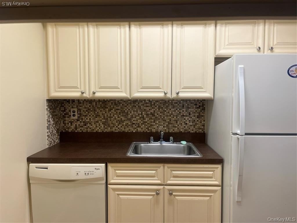 725 Miller Ave #123 - Photo 5 of 17