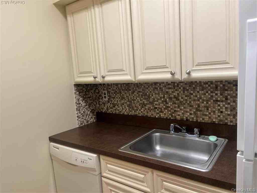 725 Miller Ave #123 - Photo 7 of 17