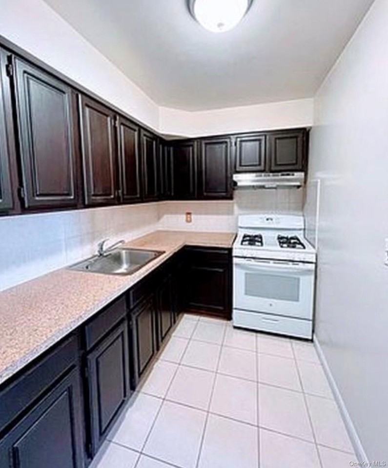 6678 69th St - Photo 2 of 6