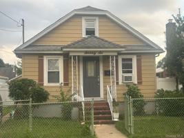 featured image of 76 Robinwood Ave