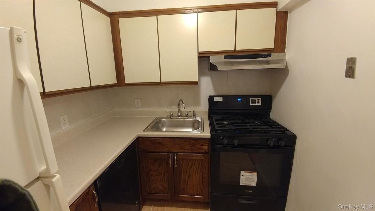 4107 Bowne St #1A - Photo 7 of 8