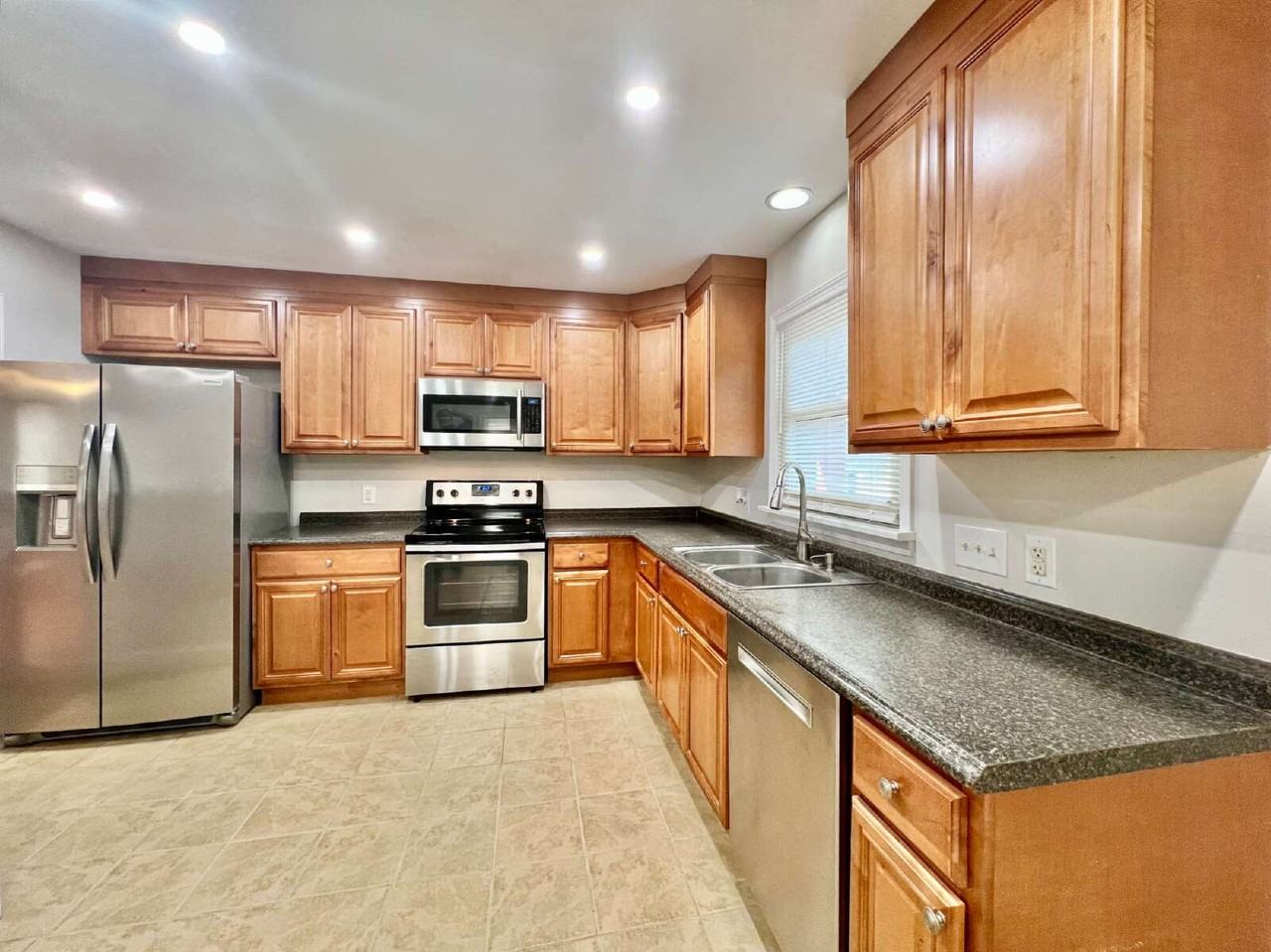 323 Frank Dr - Photo 4 of 29