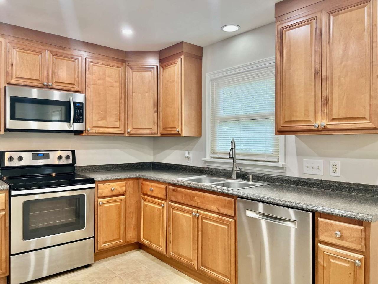 323 Frank Dr - Photo 5 of 29