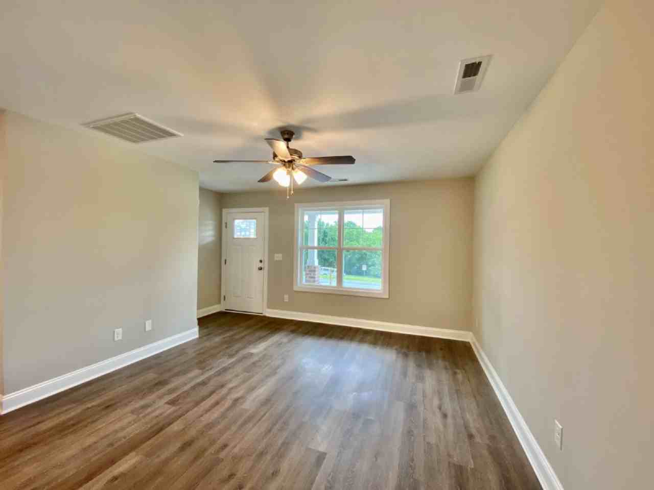 610 Ben Ave - Photo 3 of 15