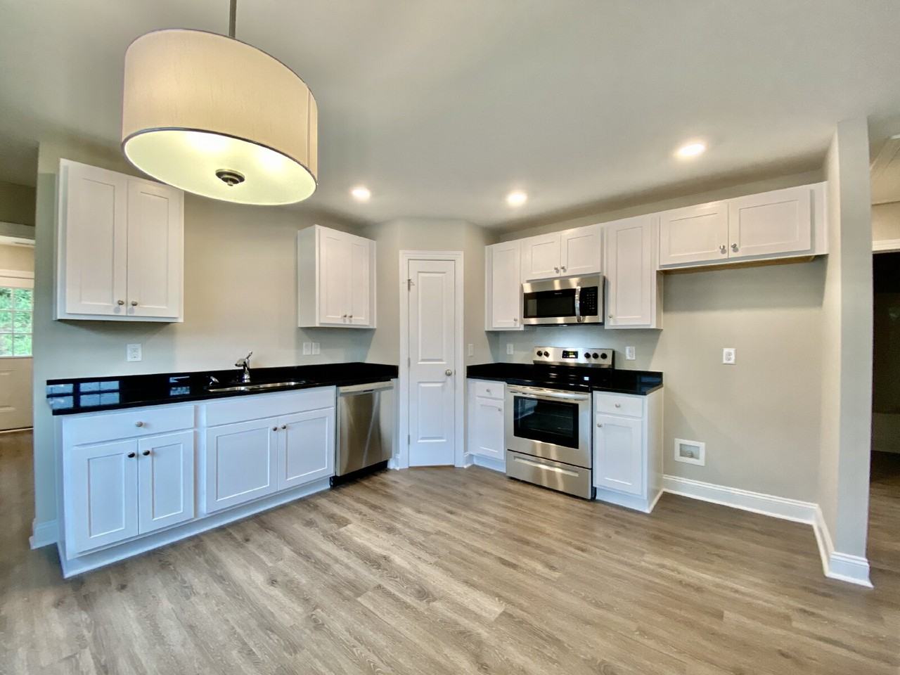 610 Ben Ave - Photo 4 of 15