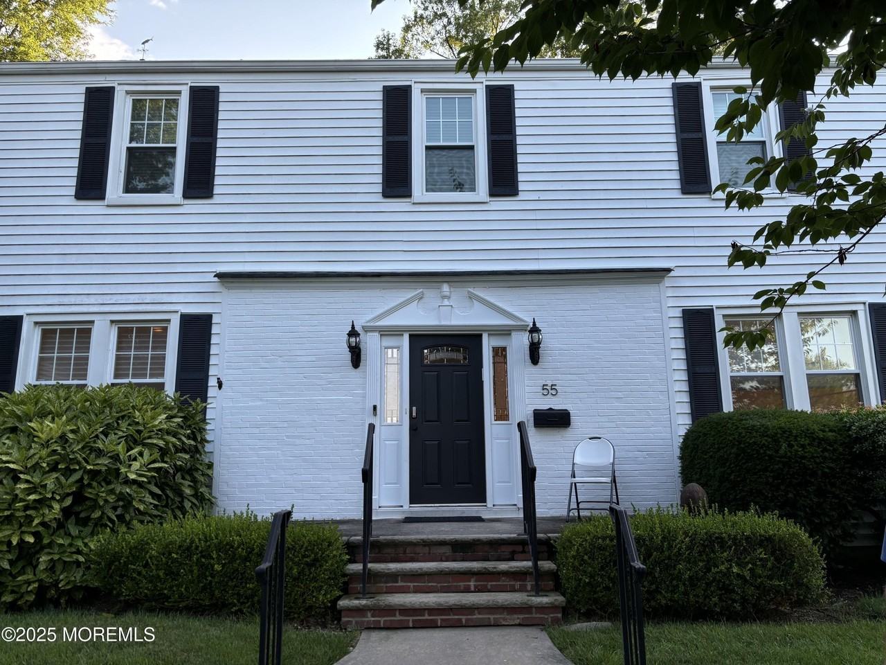 55 Pinewood Ave - Photo 3 of 24