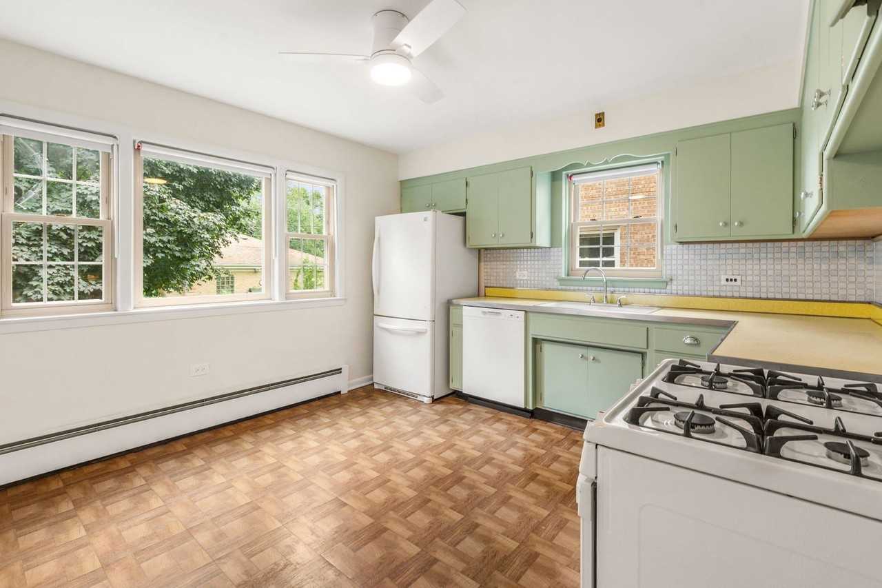 1222 Austin St #1 - Photo 7 of 19