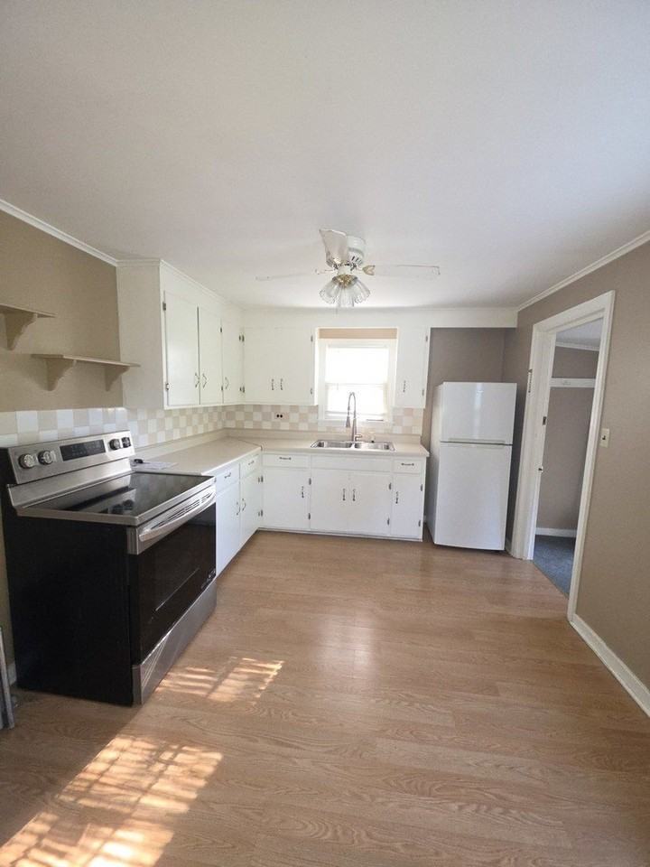 211 Edwards Ave #2 - Photo 3 of 11