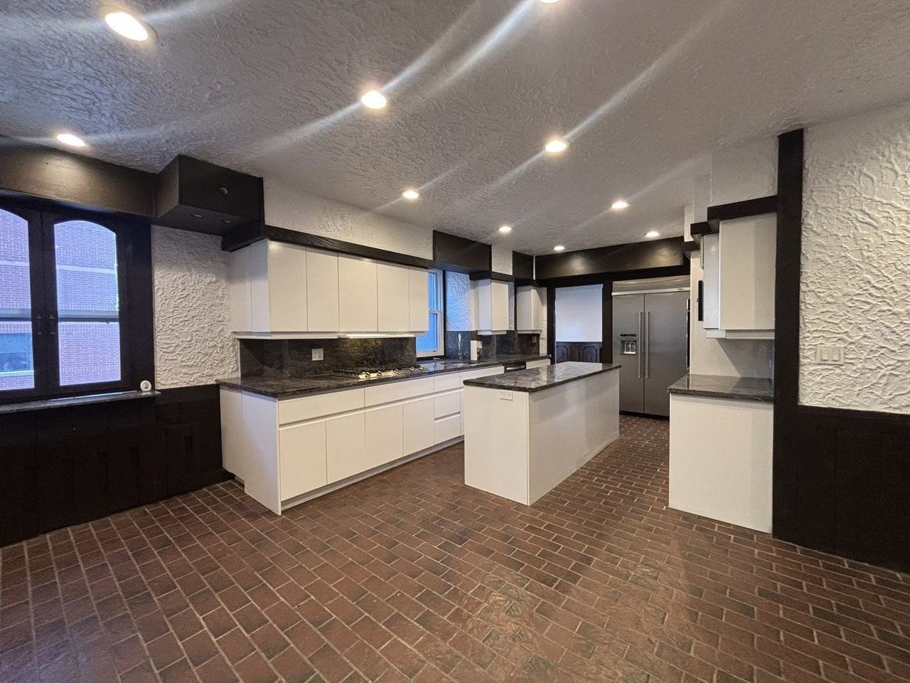 5555 S Everett Ave #B3-4 - Photo 7 of 24