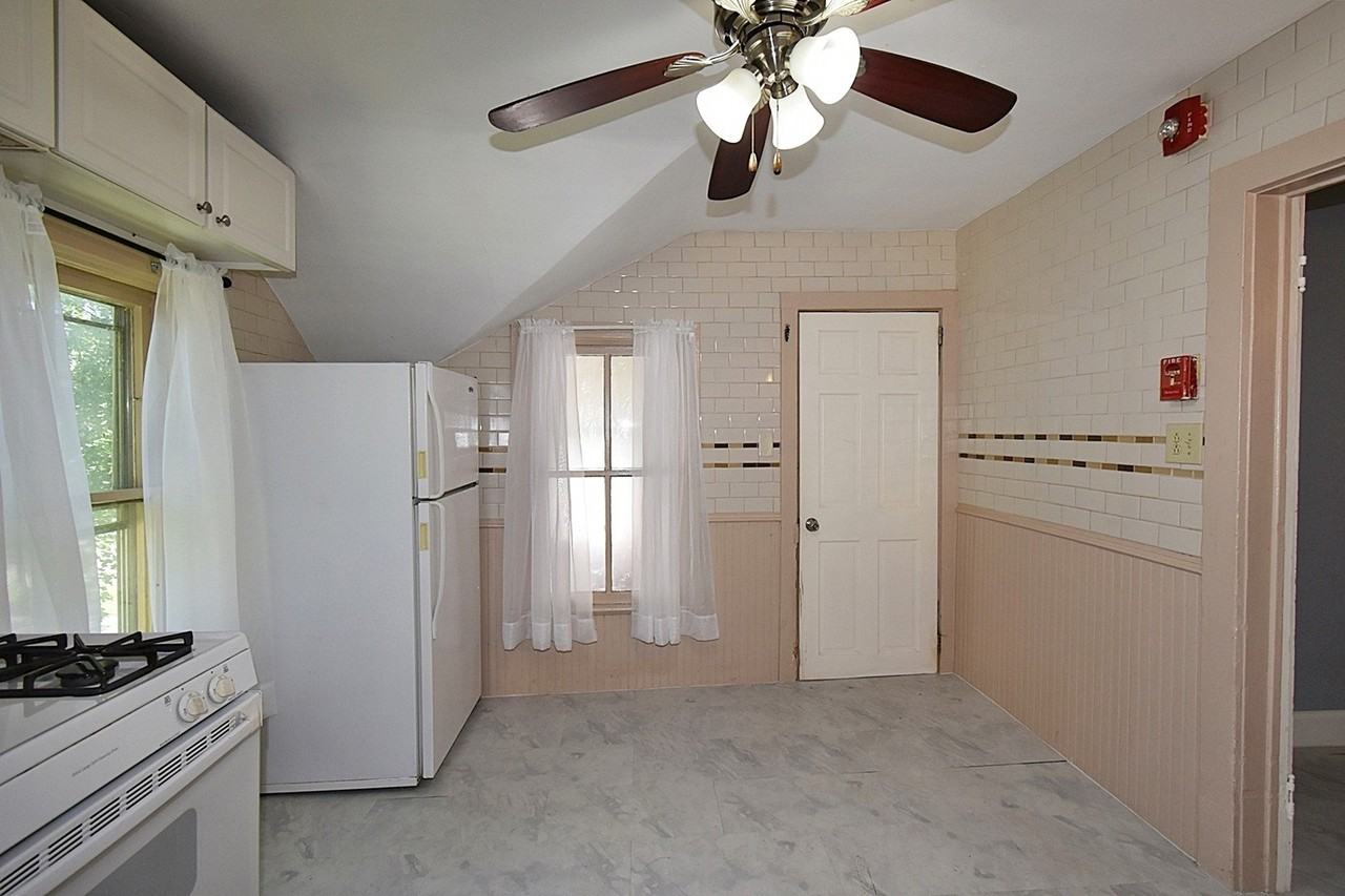105 N Jefferson St #2 - Photo 4 of 17