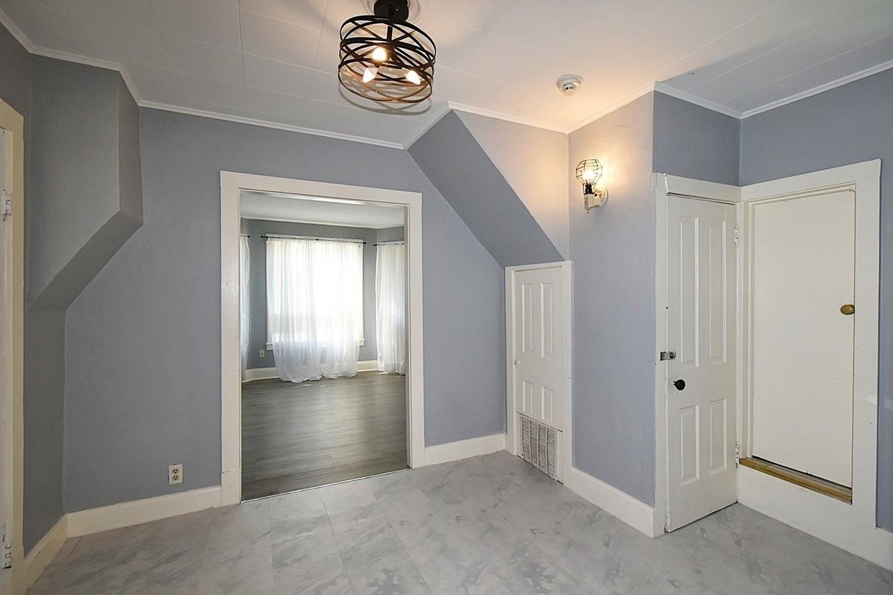 105 N Jefferson St #2 - Photo 5 of 17