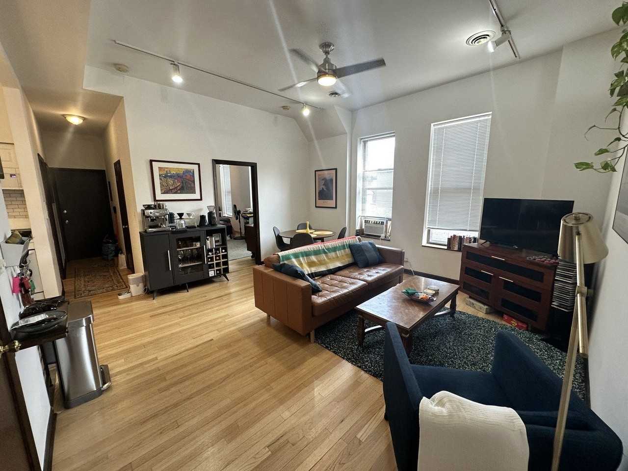 1237 N Noble St #2F - Photo 3 of 17