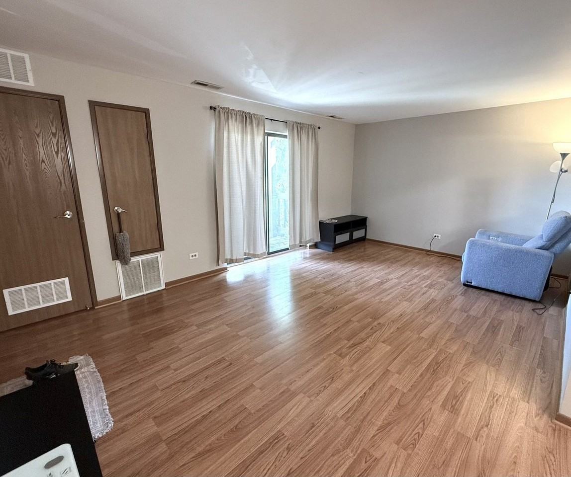 2258 Abbeywood Dr #B - Photo 2 of 12