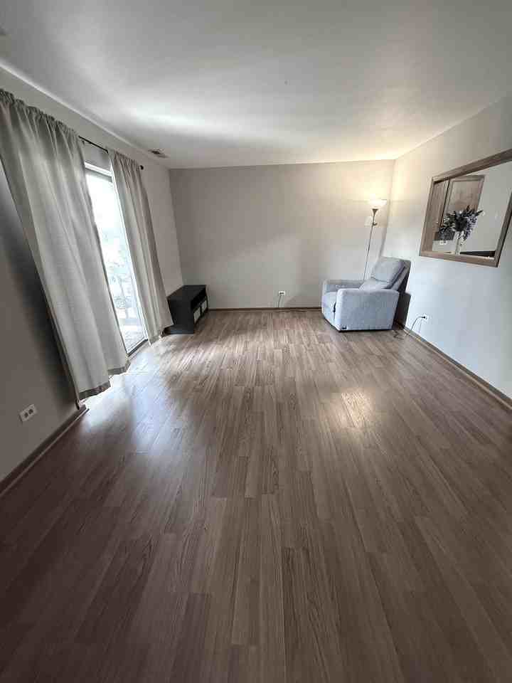 2258 Abbeywood Dr #B - Photo 3 of 12