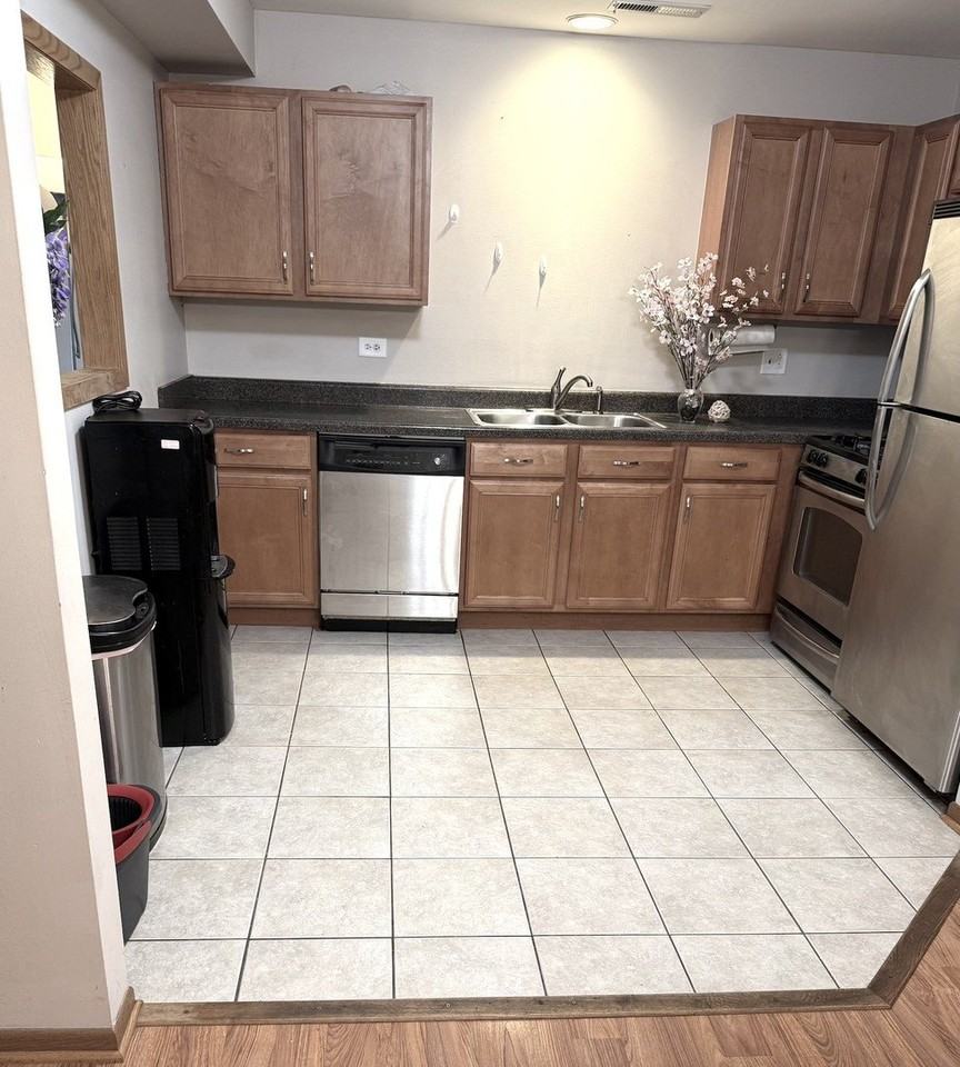 2258 Abbeywood Dr #B - Photo 5 of 12