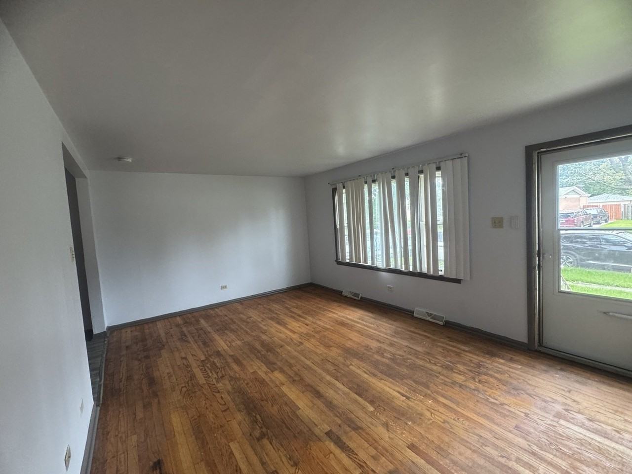 27 W 155th Pl - Photo 2 of 9