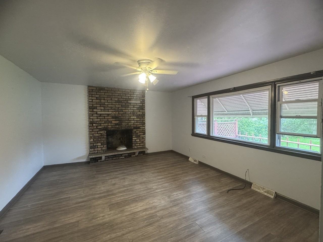 27 W 155th Pl - Photo 4 of 9