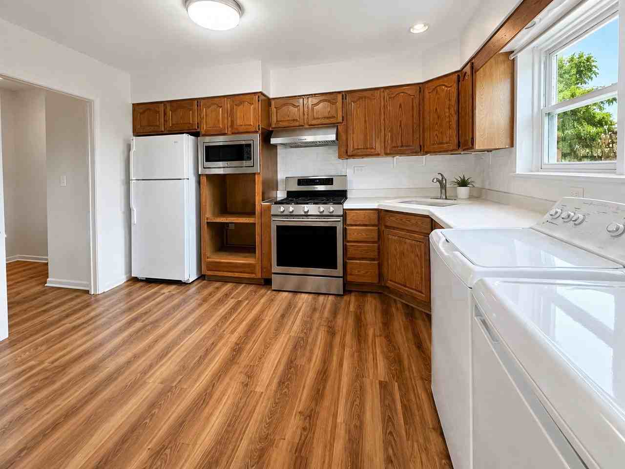 3923 Howard St #W - Photo 4 of 18