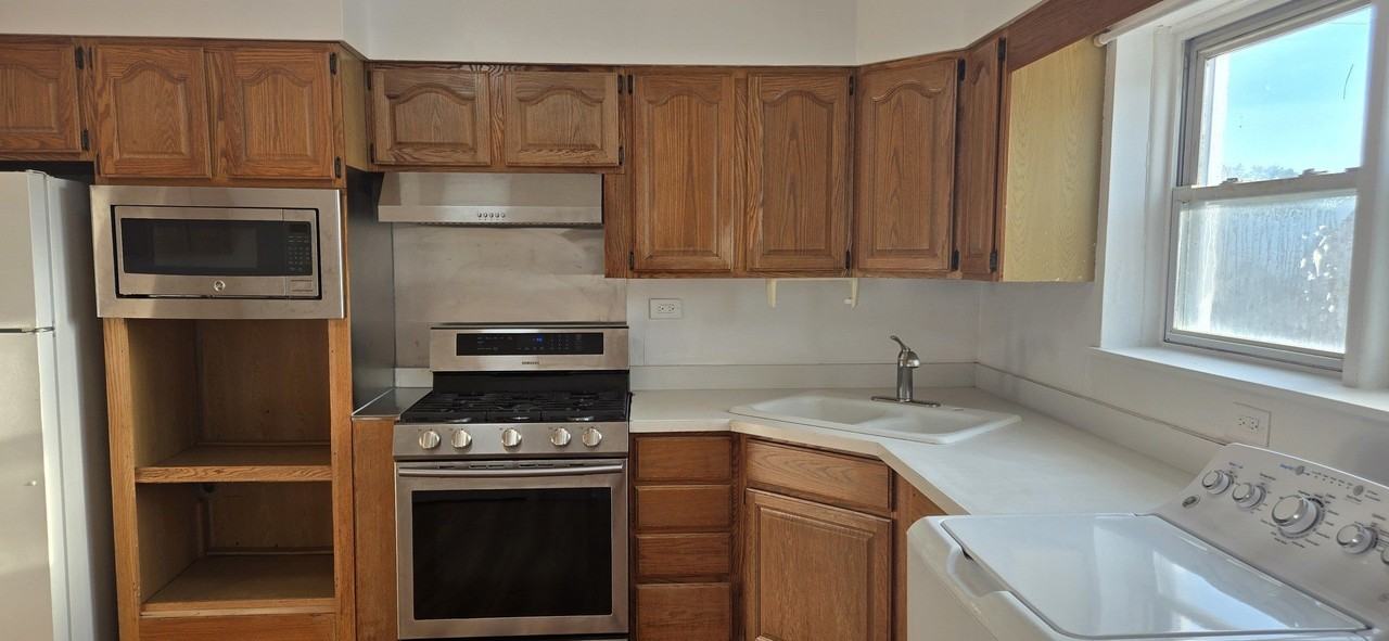 3923 Howard St #W - Photo 5 of 18