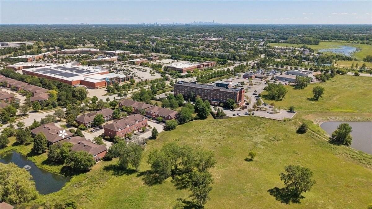 1116 Kensington Dr #1116 - Photo 4 of 34