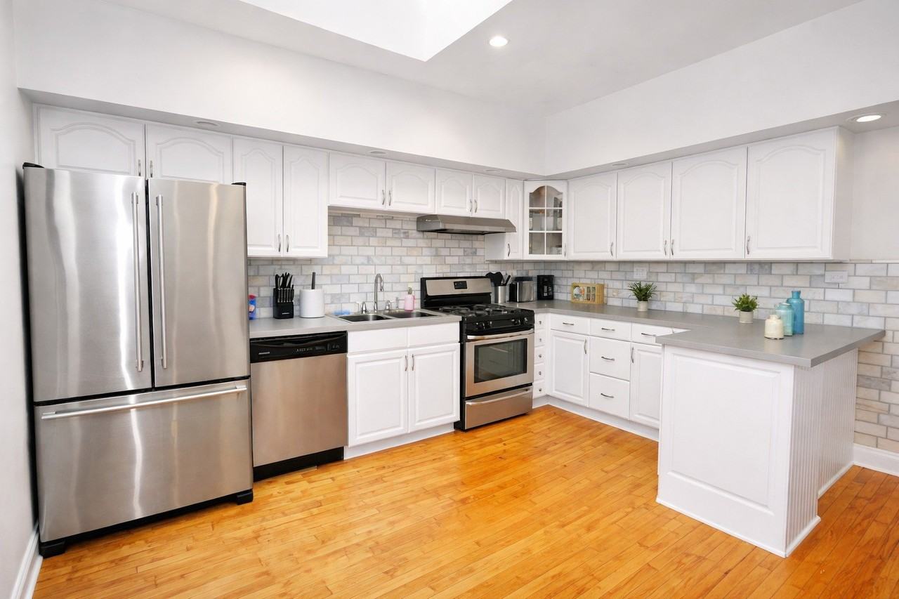 736 S Oakley Blvd #2 - Photo 5 of 16