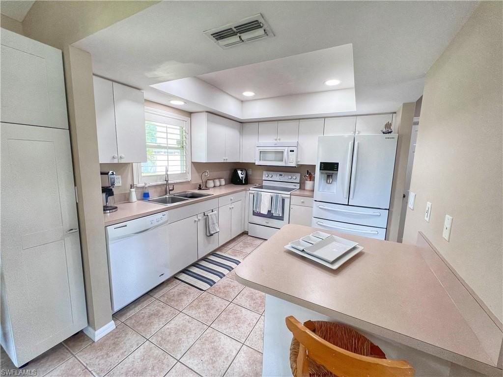 137 Se 17th Ter - Photo 4 of 12