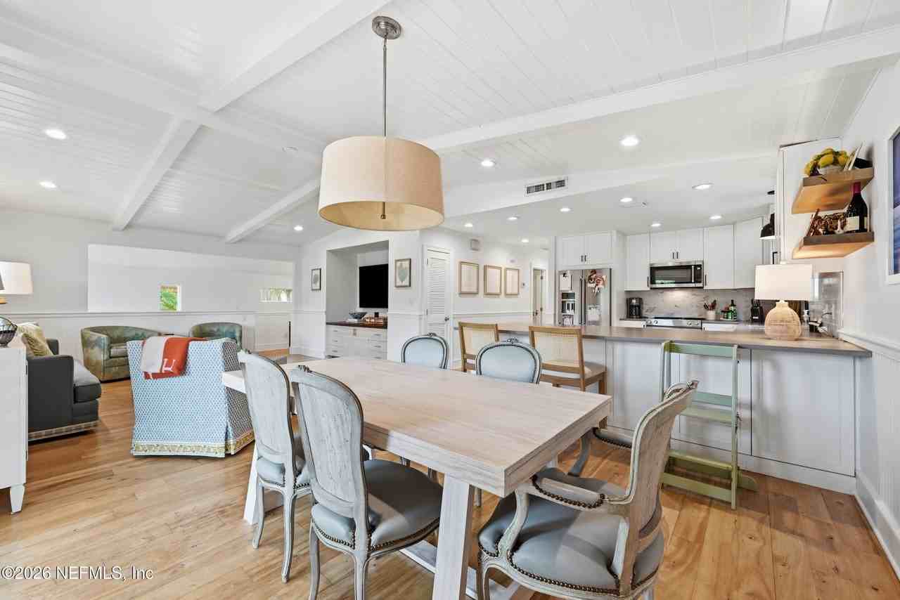 1440 Beach Ave - Photo 4 of 8