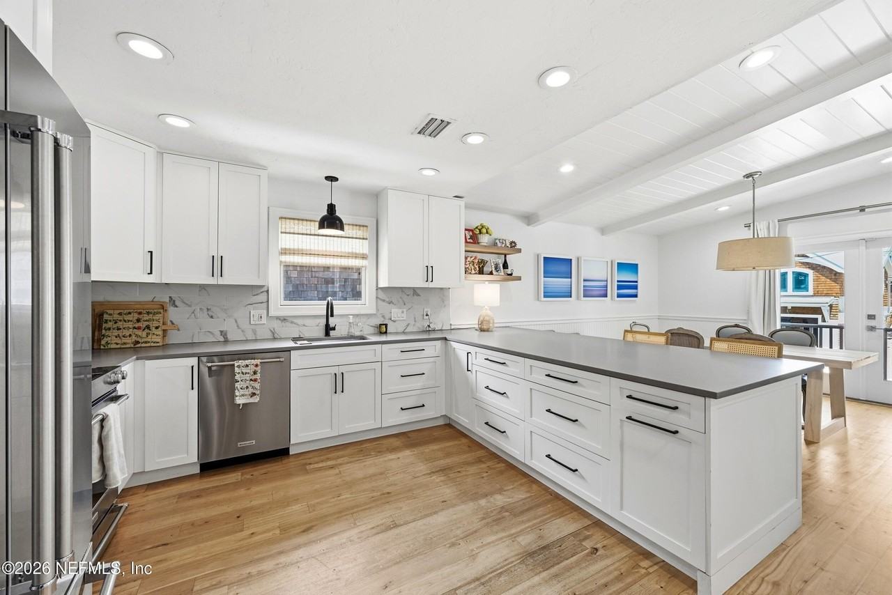 1440 Beach Ave - Photo 5 of 8