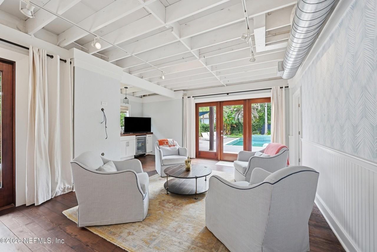 1440 Beach Ave - Photo 6 of 8