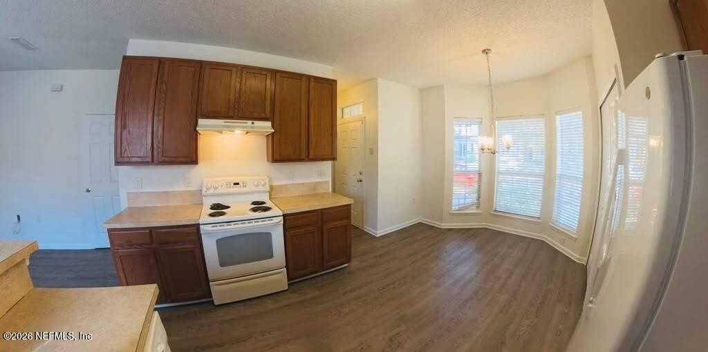 515 Hopewell Dr - Photo 2 of 23