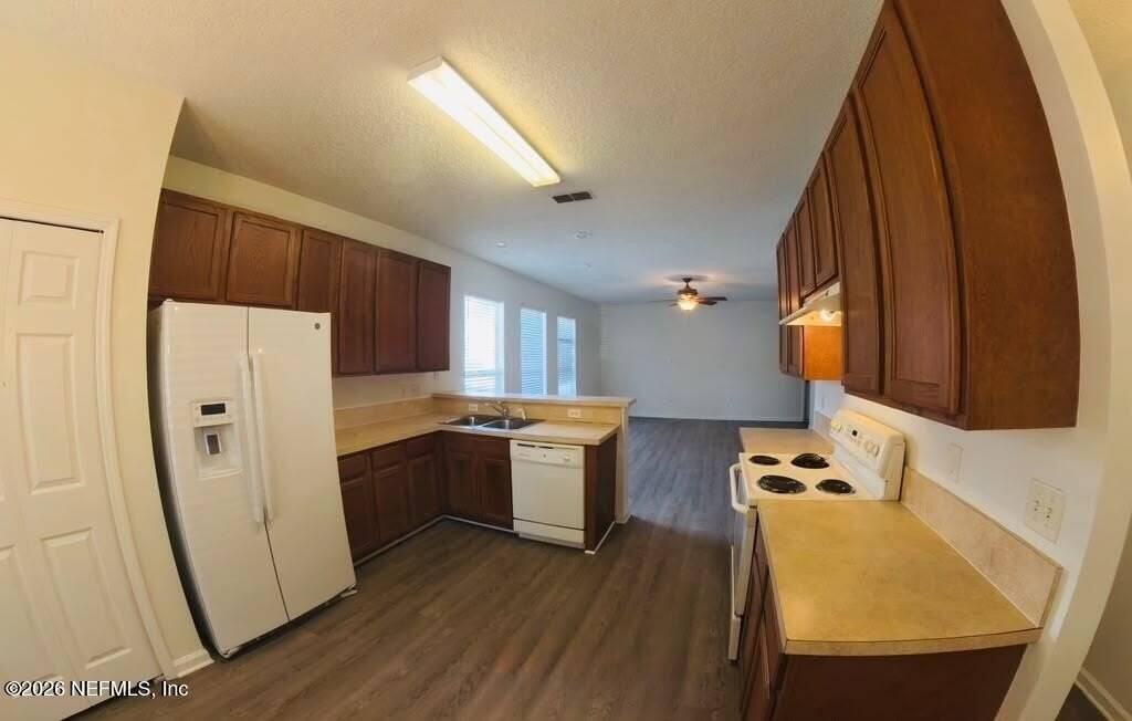 515 Hopewell Dr - Photo 4 of 23