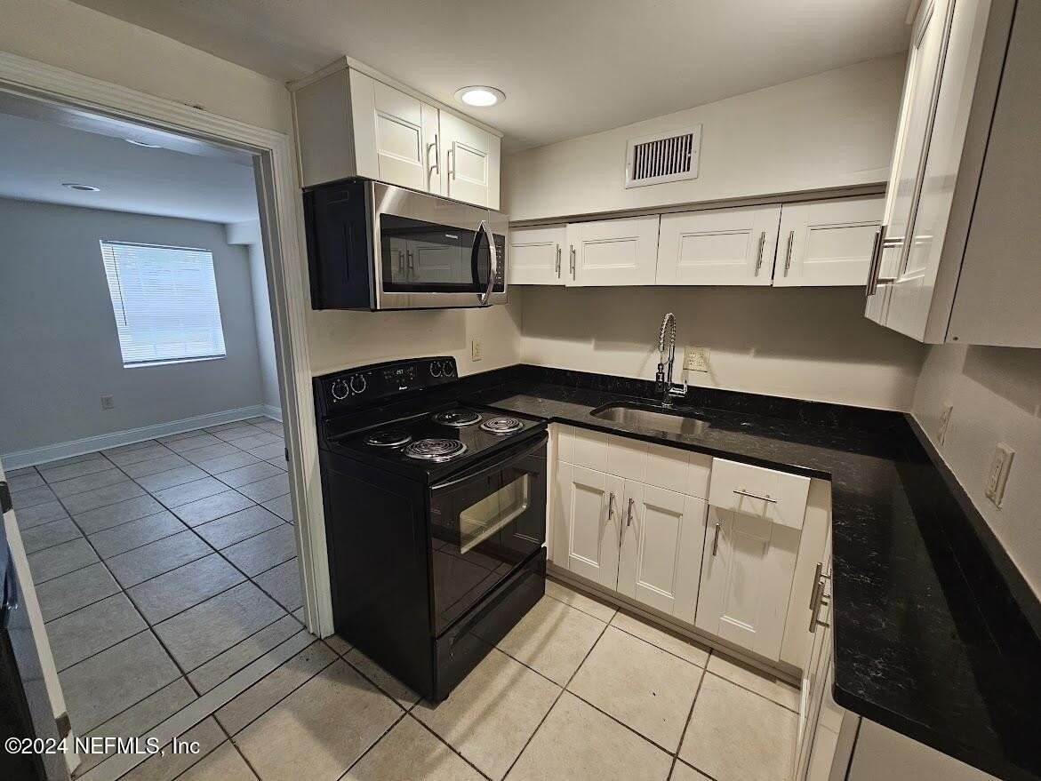 925 Phillips St #2 - Photo 4 of 13