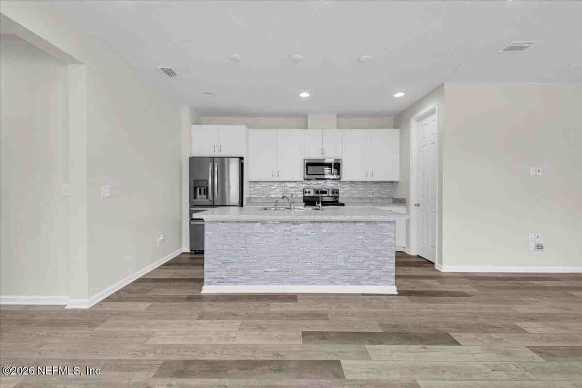 1420 Tropical Pine Cv - Photo 3 of 31