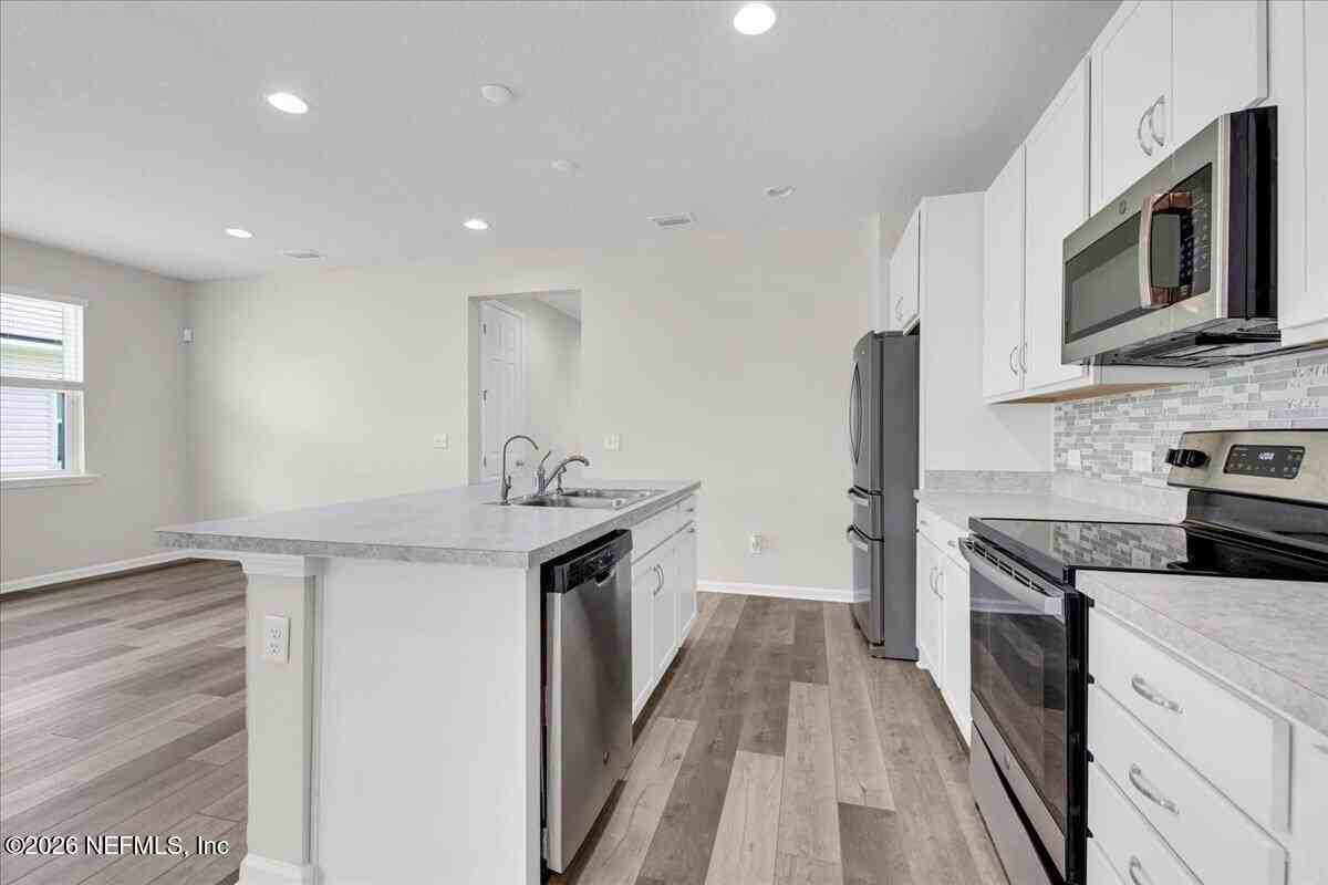 1420 Tropical Pine Cv - Photo 4 of 31