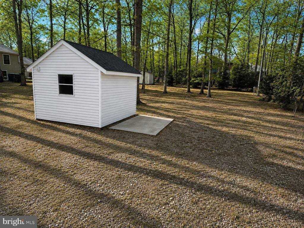 1238 Lakeview Pkwy - Photo 2 of 10